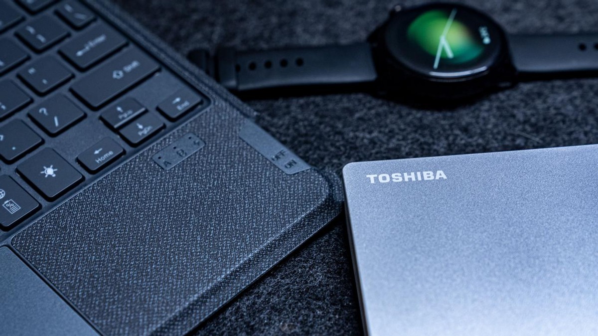 5年后再次入手移动硬盘，我选了东芝CanvioFlex，够小够快更兼容