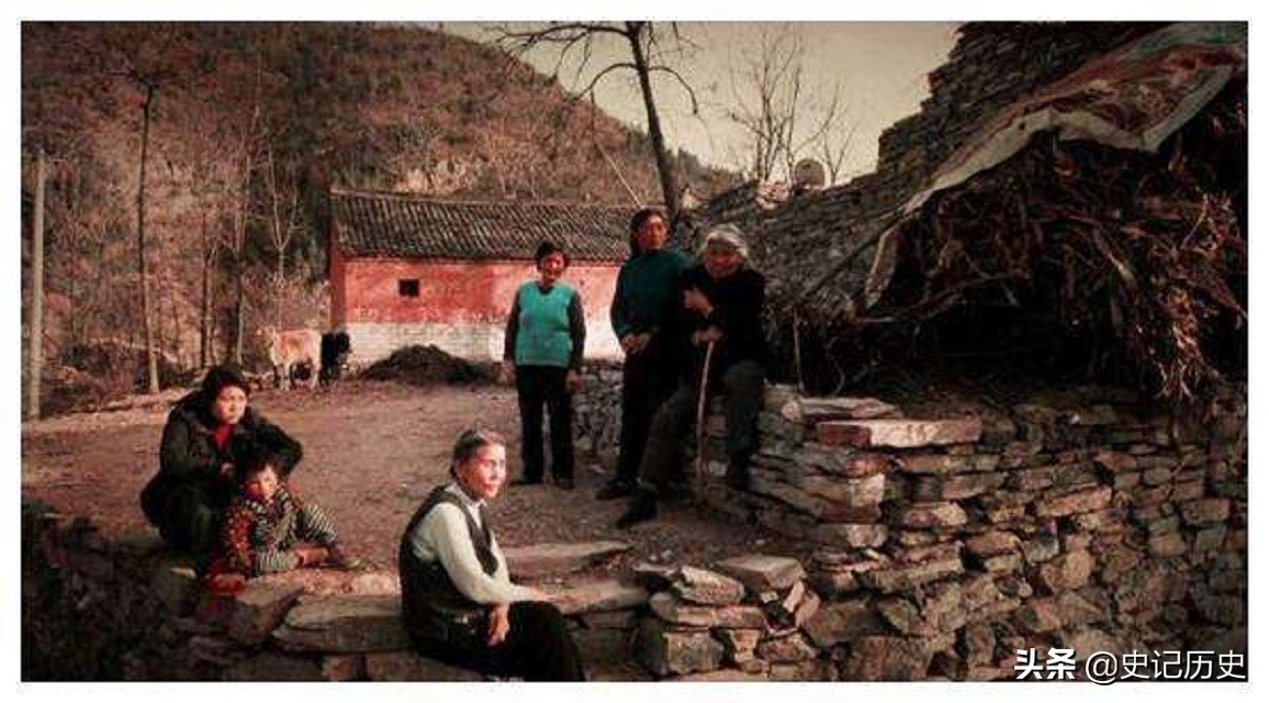 儿媳妇被误会跟公公睡觉，跳下山崖自杀，打开棺材人们恍然大悟