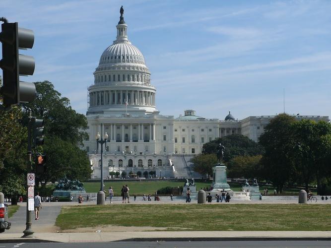 必胜客的母公司,必胜客采取了什么战略