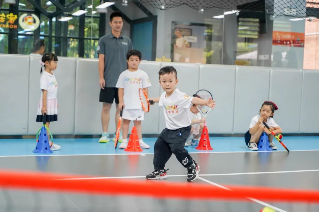 小小一只可以打网球吗？3-5岁幼儿网球启蒙课程开启宝贝们的夏天
