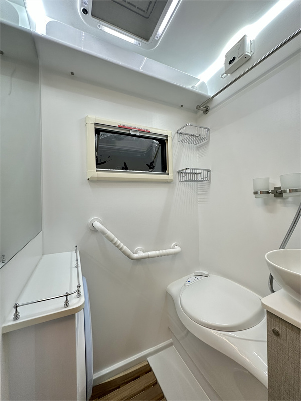 戴德依维柯newdaily小额头房车,戴德2023款c型6.5吨依维柯房车