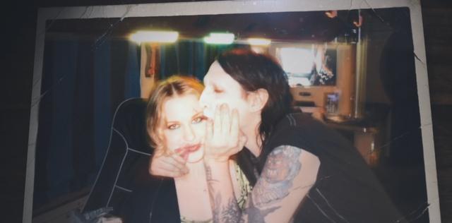 家暴、PUA、当众强奸，明星这个没心没肺的男人终于挨锤子了