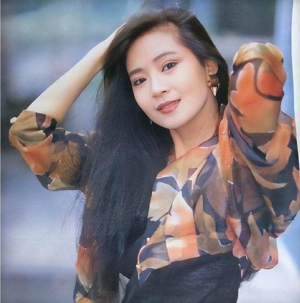 “最美婉君”与丈夫恋爱10年，生一双儿女，今58岁的她怎样了？