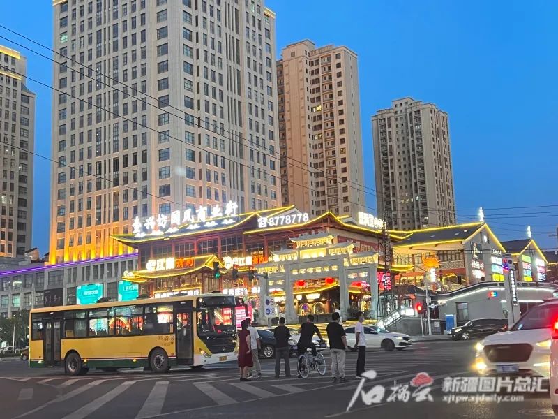 夜幕下的乌鲁木齐市更迷人,乌鲁木齐正在发生的大变化