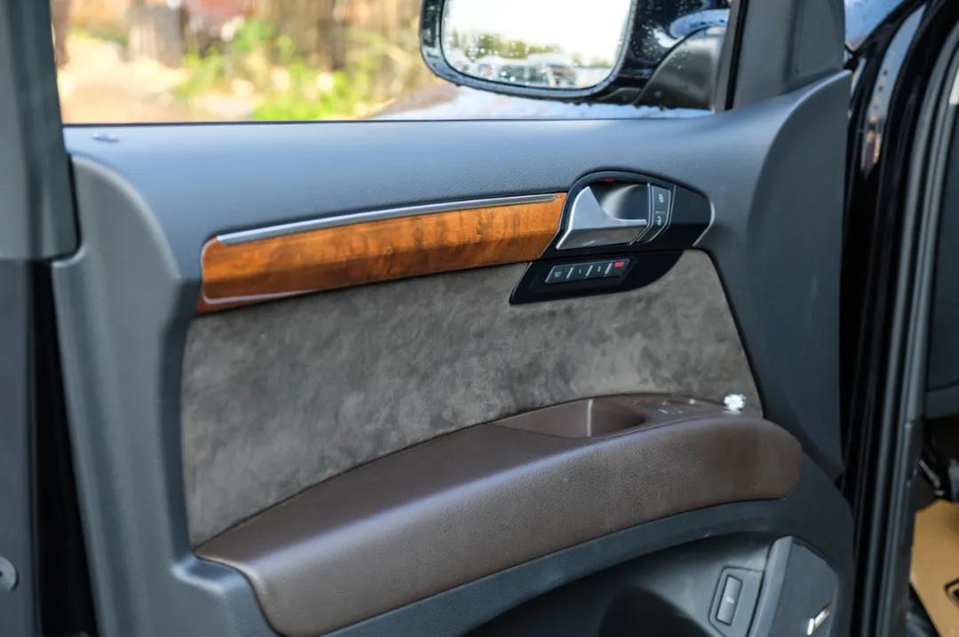 奥迪q7quattro脱困强大到可怕,奥迪07款q7quattro雪地爬坡