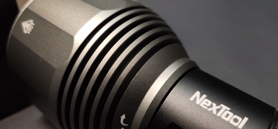 长续航探照灯户外便携,户外探险大泛光手电