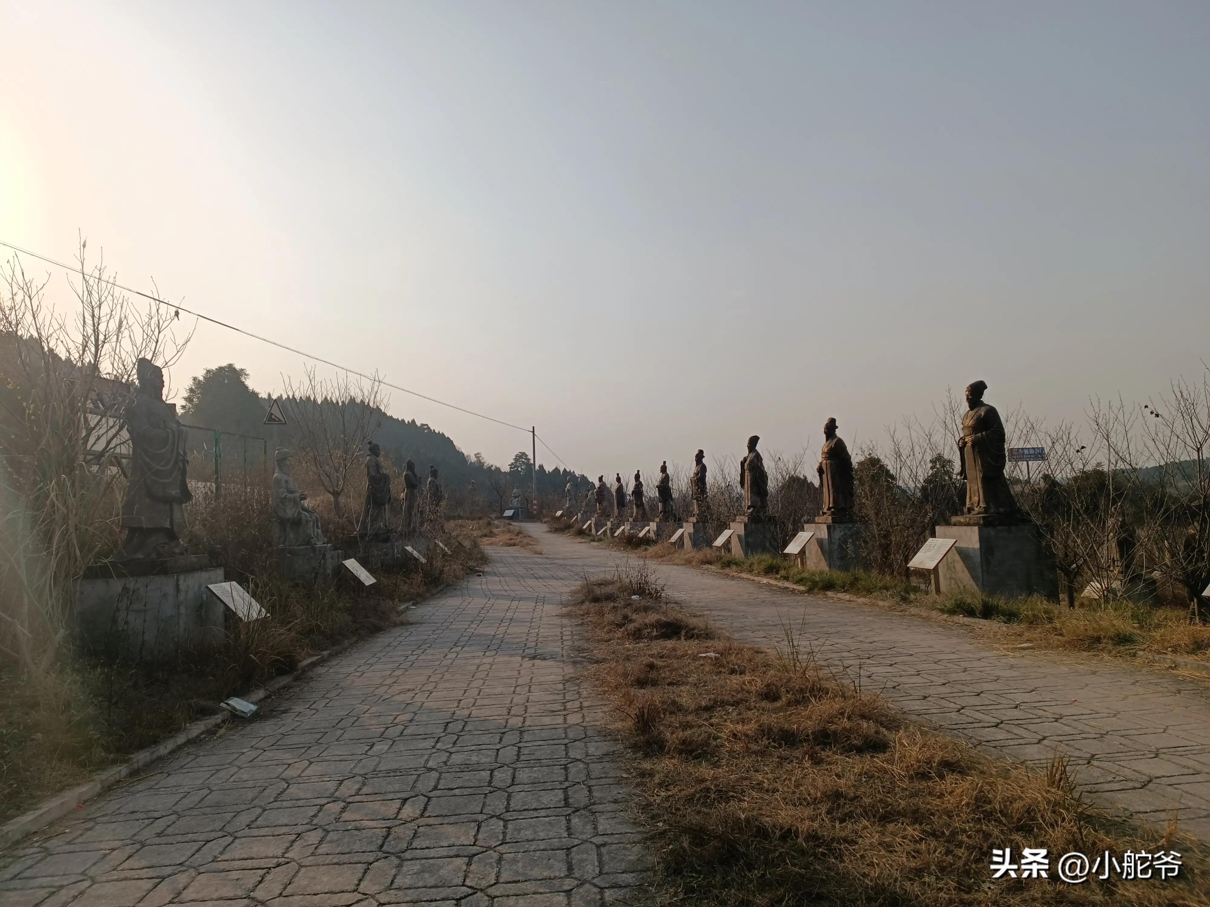 四川德阳中江县森林兵马俑,四川废弃兵马俑