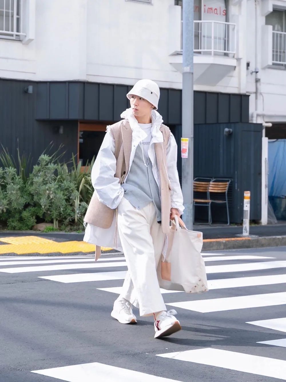 白裤子怎么穿搭显瘦,白裤子搭配上衣什么颜色好看