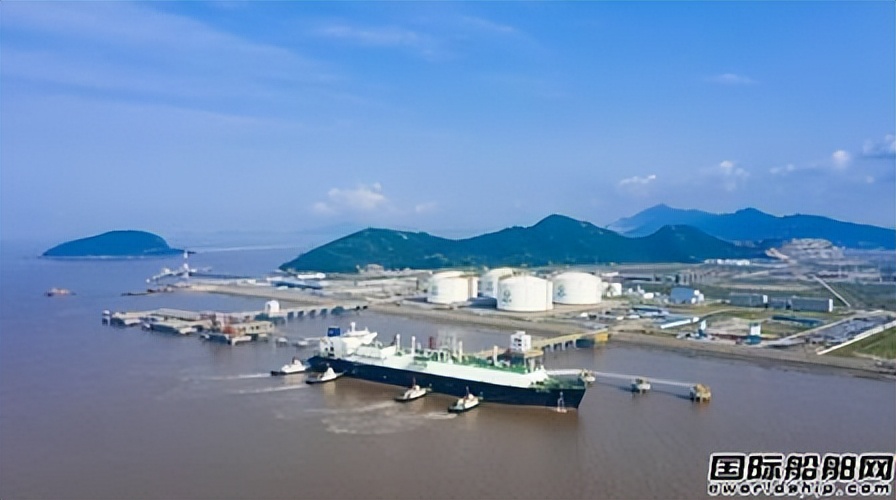 沪东中华交付全球最大lng加注船,沪东中华签下国内最大lng船订单