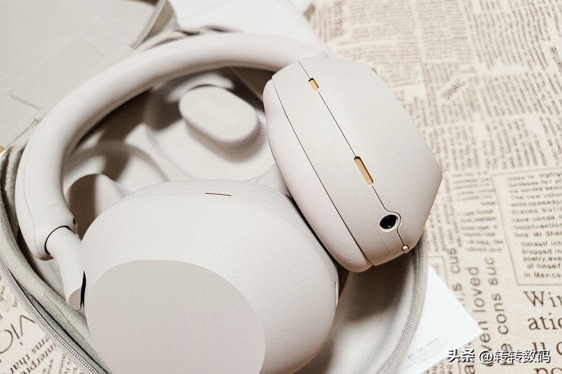 索尼耳机wf1000xm5续航,双旗舰降噪耳机评测