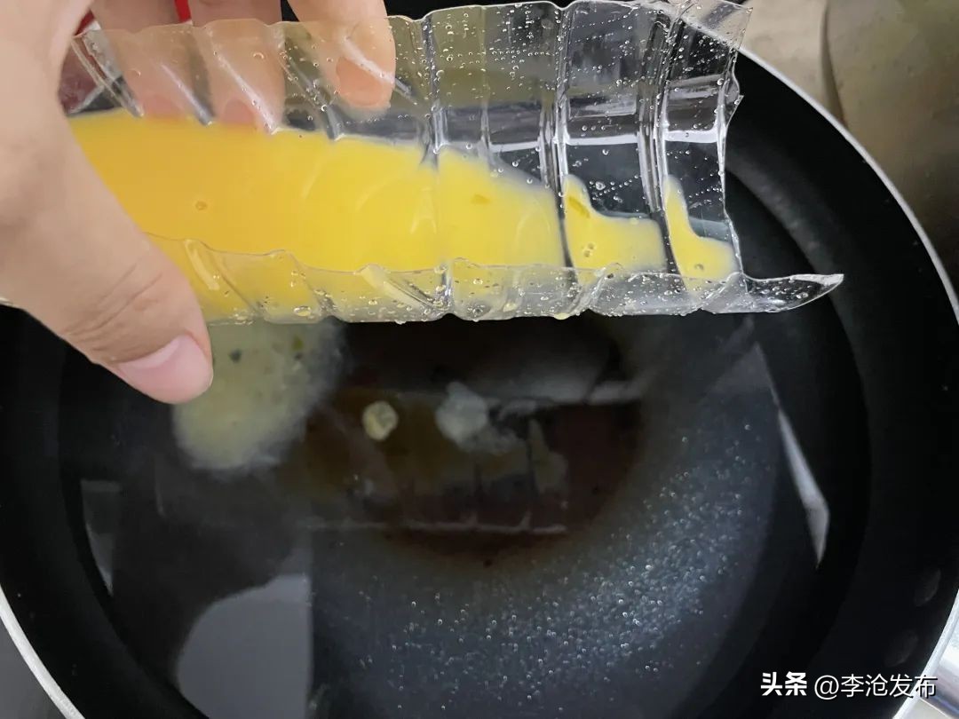 空水瓶如何变废为宝,喝完的水瓶不要扔变废为宝小视频