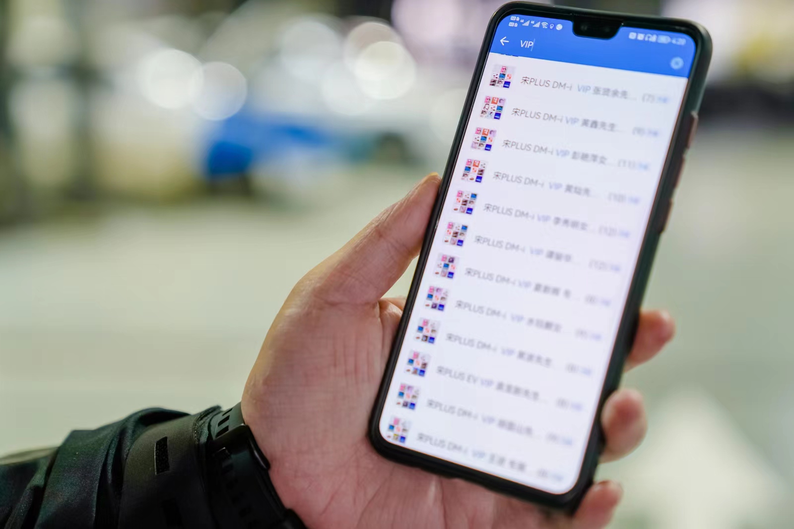 8对1服务，现在4S店内卷这么严重了吗？