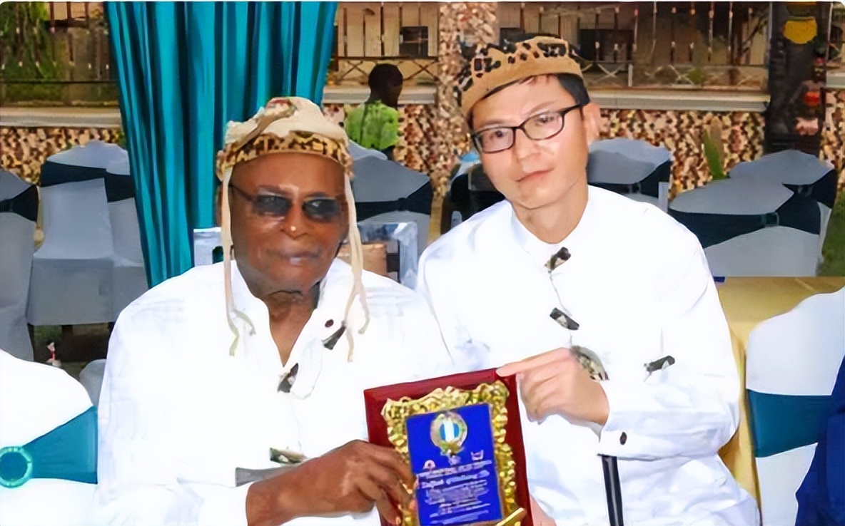 2018年，中国宁夏小伙李满虎被非洲土皇册封酋长，如今过得怎么样