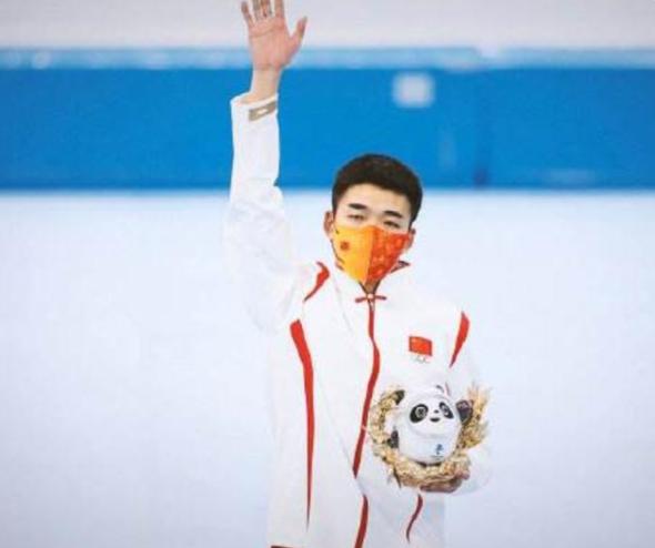 解说冬奥会高亭宇,冬奥高亭宇旗手