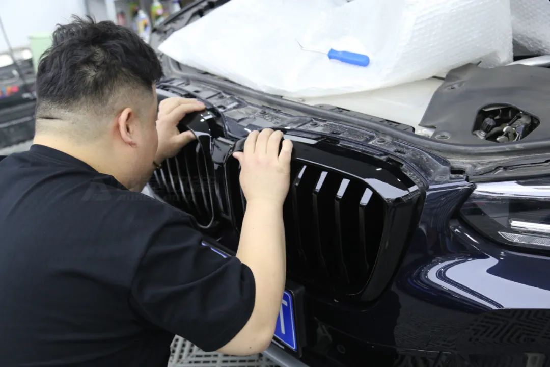 宝马x3改亮黑中网多少钱,宝马x3豪华版亮条改黑