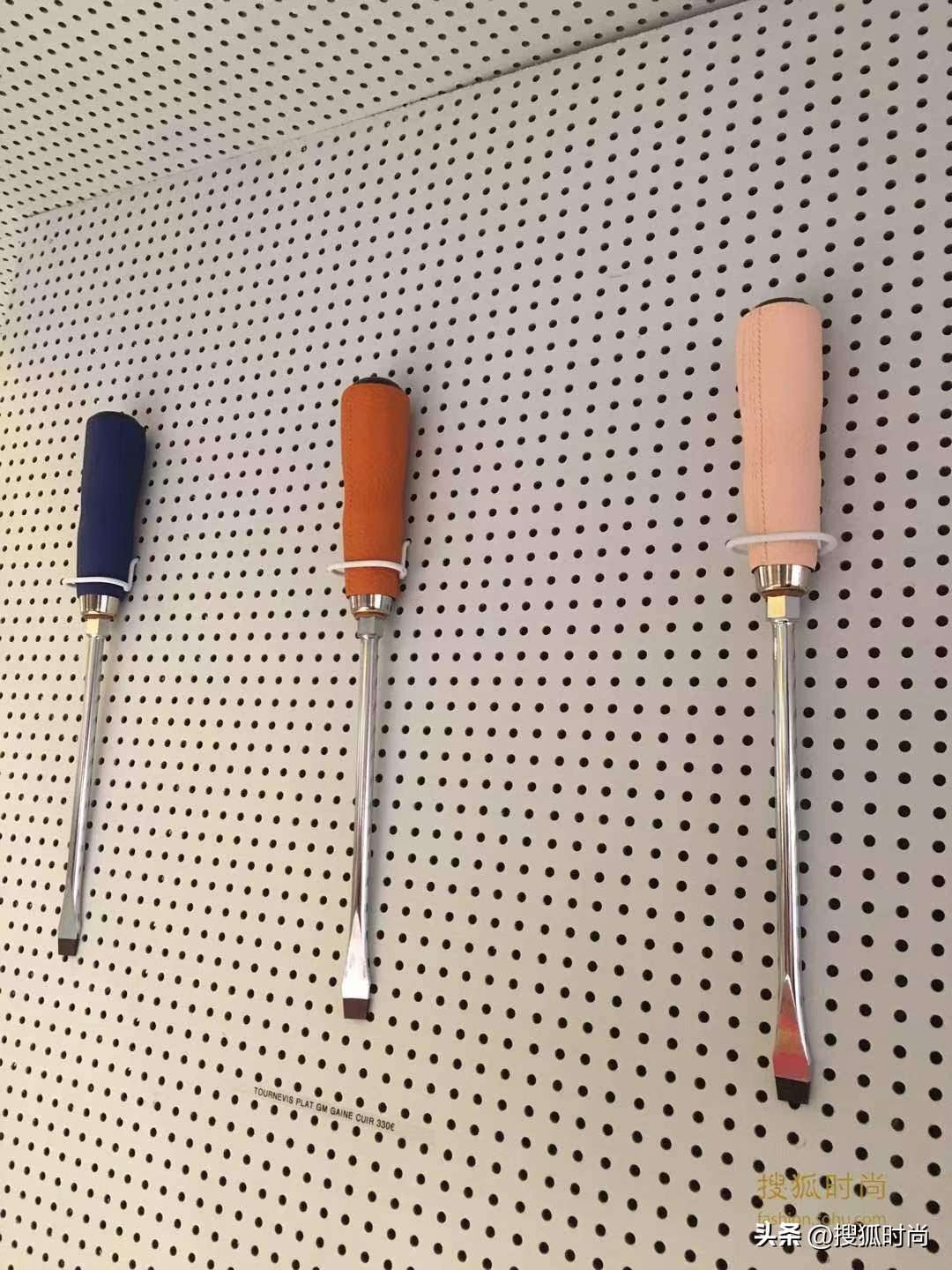 巴黎世家推出12000元垃圾袋,巴黎世家一万二的垃圾袋在哪里买