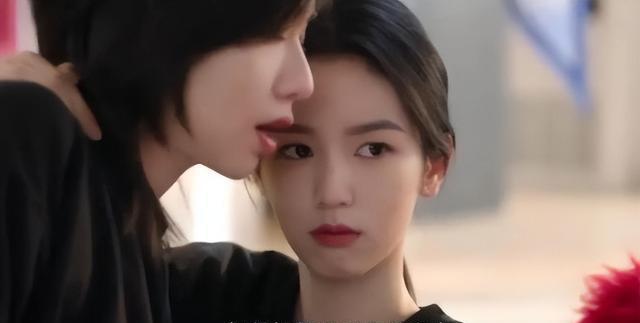 95后小花小生周也,95后女神周也写真