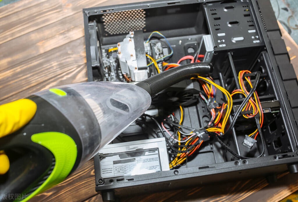 组成电脑零部件有哪些,电脑主机由几个部件组成