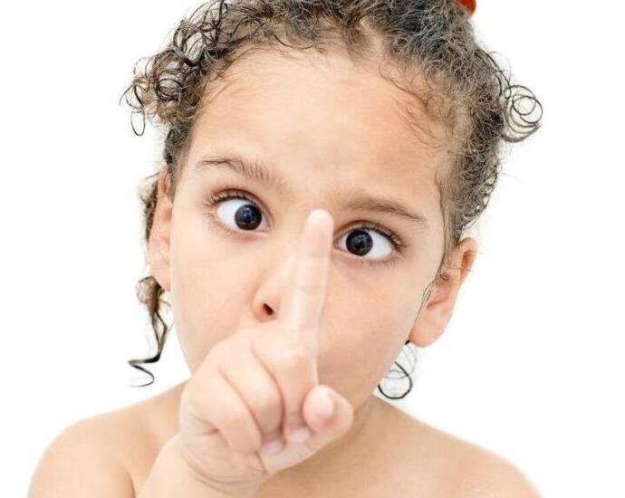 小孩子眼睛内斜视怎么矫正,上海儿童医院治疗斜视怎么样