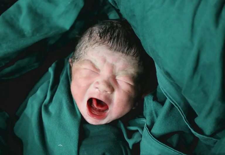 2013年西班牙富商恋上中国大妈，不惜放弃亿万资产，女方：不领证