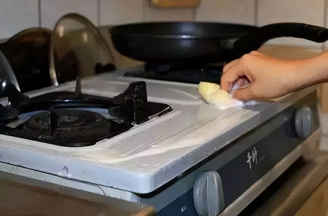 食用碱当盐放了会有事吗,食用碱和盐混合在一起