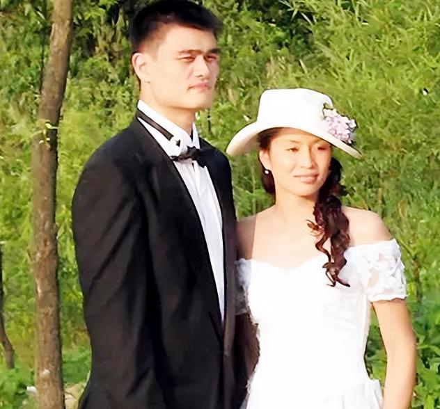 篮球巨星姚明现在的年龄有多大了,姚明为什么退役六年才入选名人堂