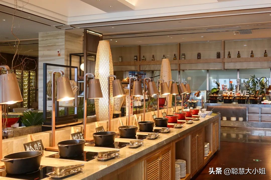 昆明旁边的小城，有山有湖好舒服