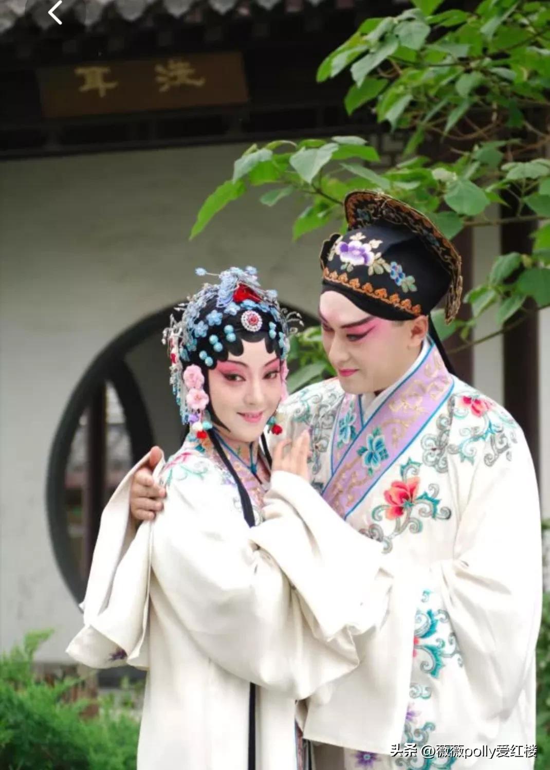 试猜薛宝琴精巧的元宵灯谜，谜底终不过是柴米油盐，内涵全是悲剧