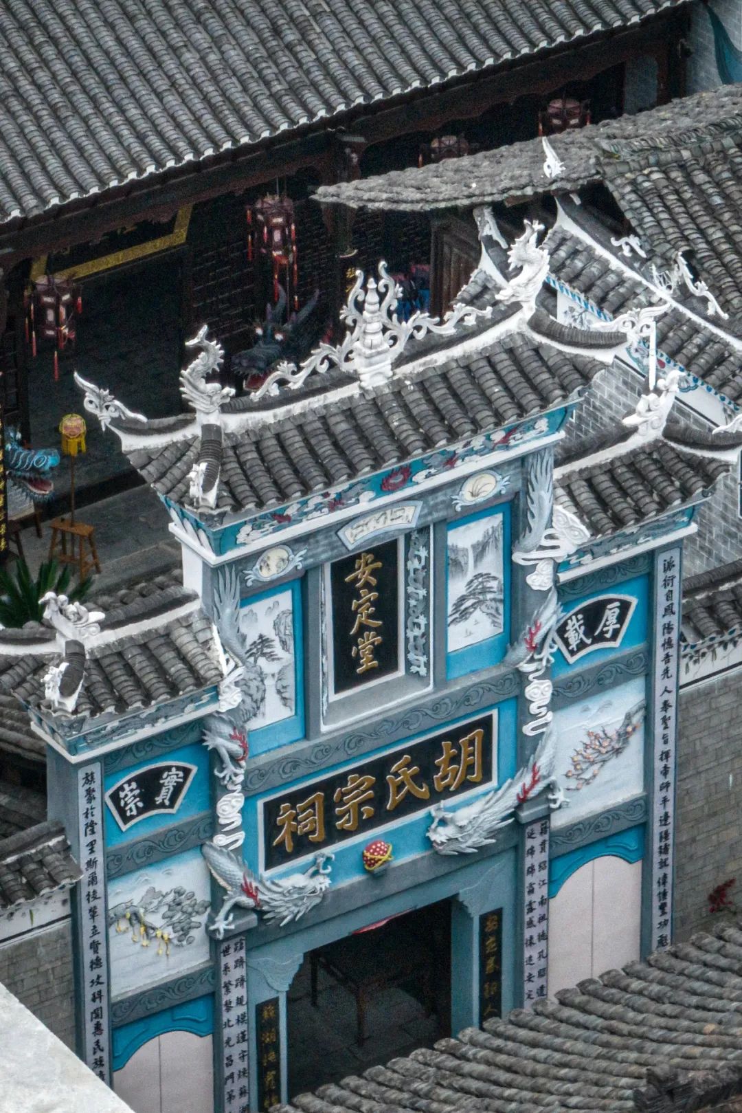 如何看懂中国第一山地省的多彩文化史诗？