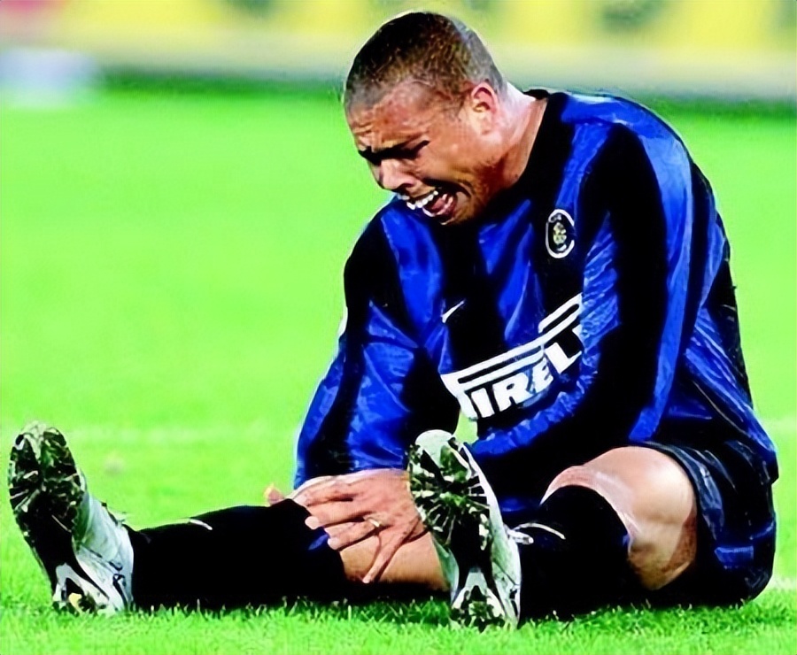 2002世界杯罗纳尔多发型什么寓意,罗纳尔多阿福头型是模仿谁