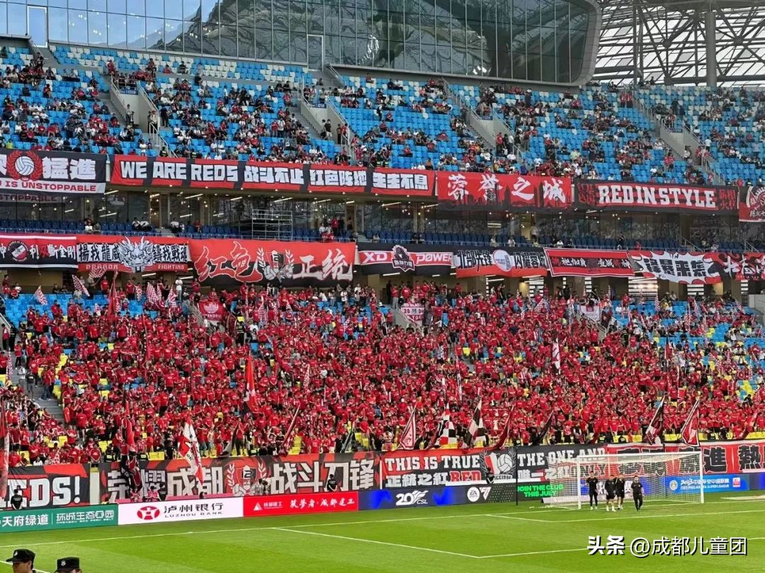 老球迷泪流满面,老球迷已泪流满面