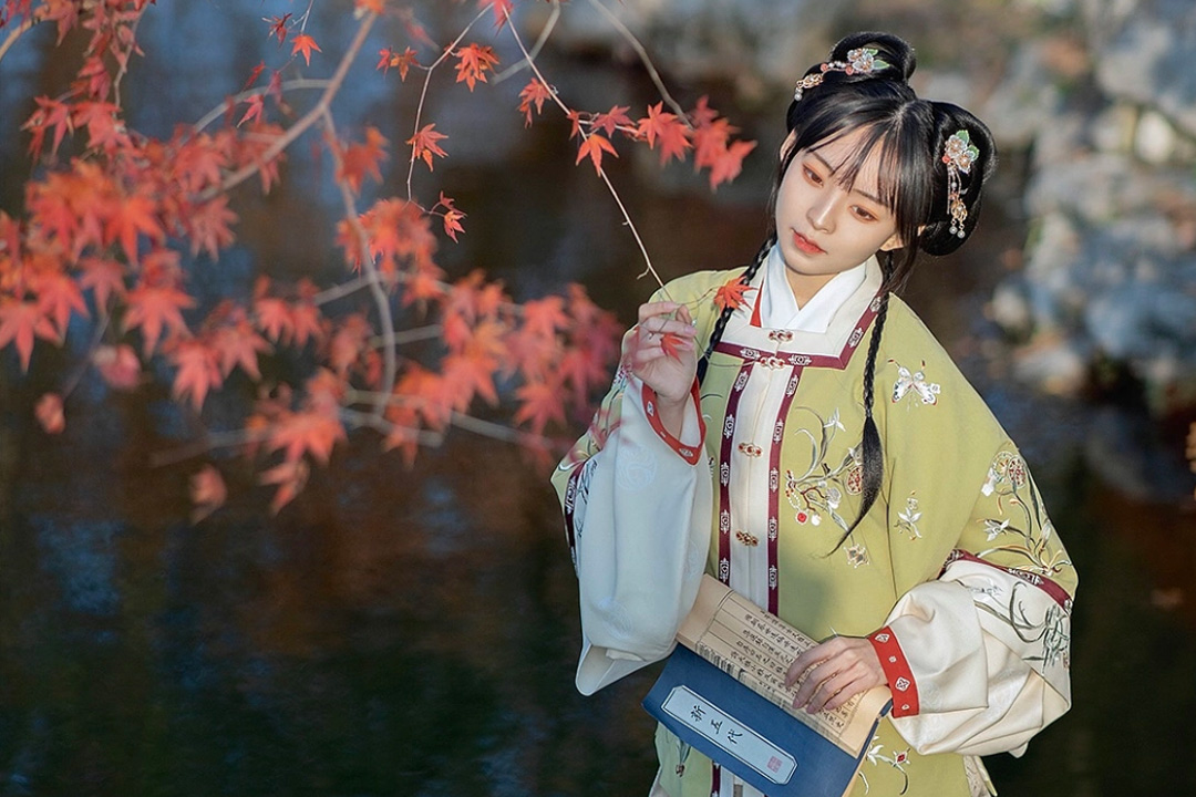 冷枫染红，霜叶流丹。不读这20首红叶诗词，辜负秋光烂漫