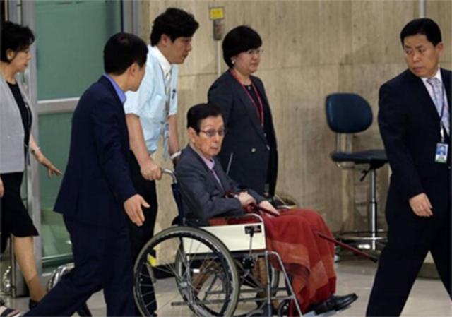 辛格浩：白手起家赚千亿，89岁还让26岁女星服务，95岁迎牢狱之灾