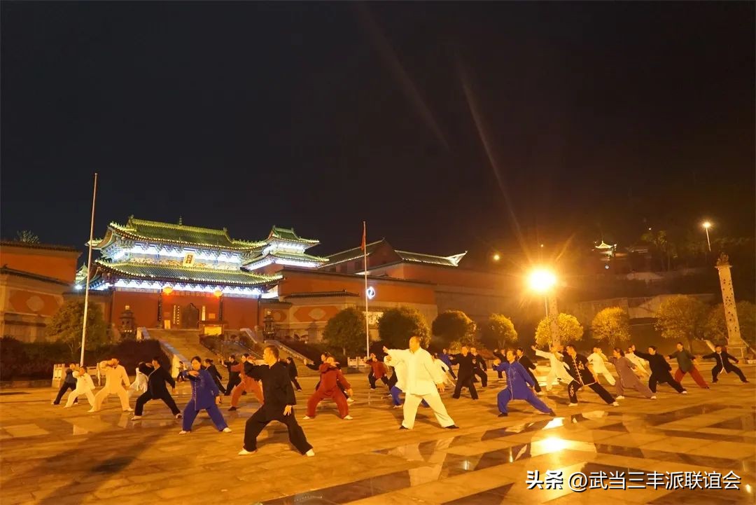 为何早上练功后会有很强的瞌睡感？晚上练了又睡不着？如何改善？