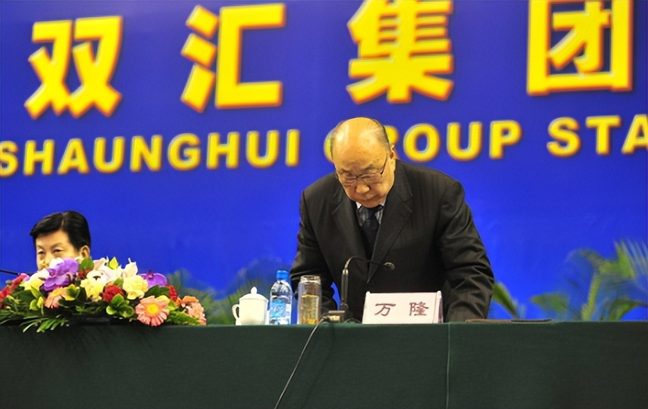 把国企变私企，从负债500万到估值1935亿，83岁的他该不该骂？