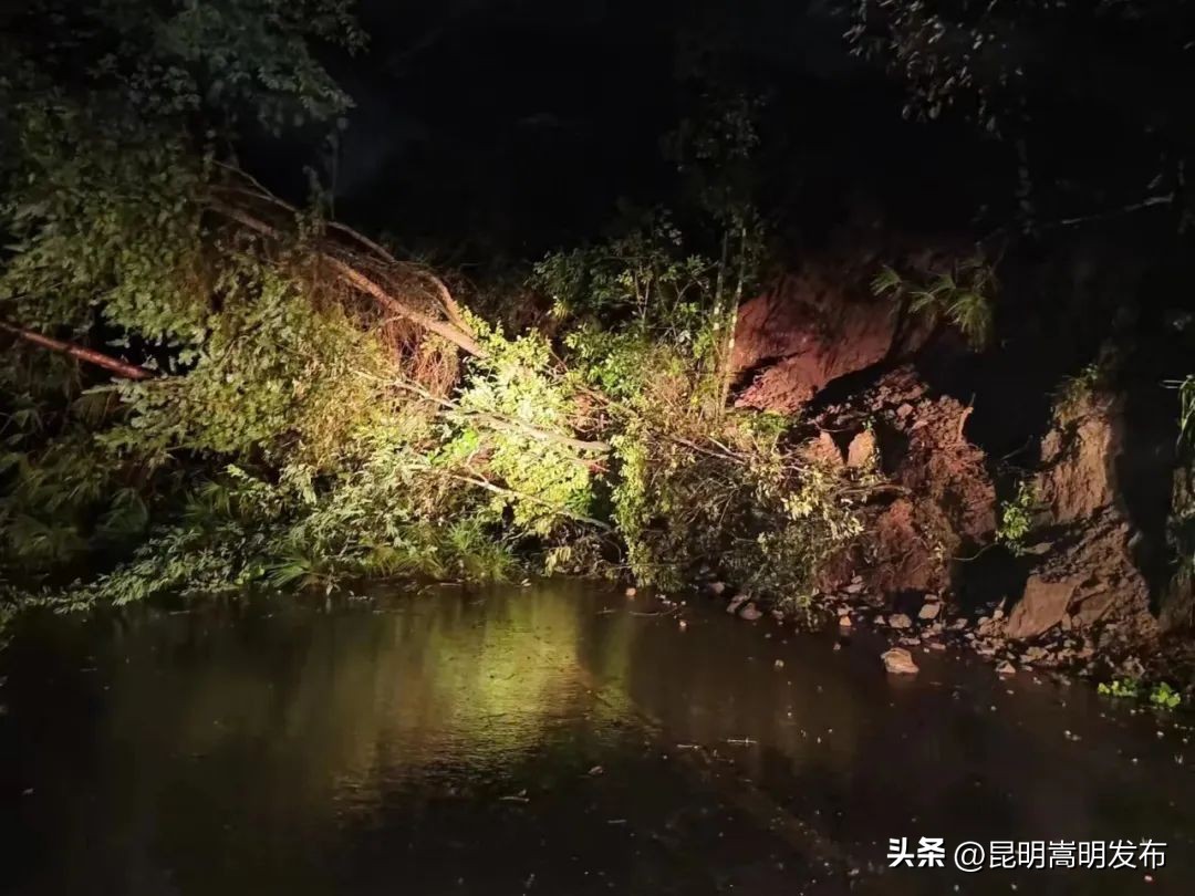 交运集团防汛紧急预案,县公路局全力以赴防汛抢险保畅通