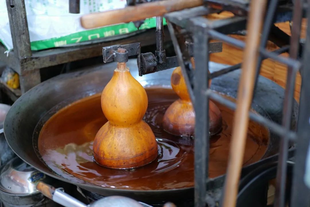 成都人吃火锅用的香油是什么油,成都吃火锅的香油是哪一种种类