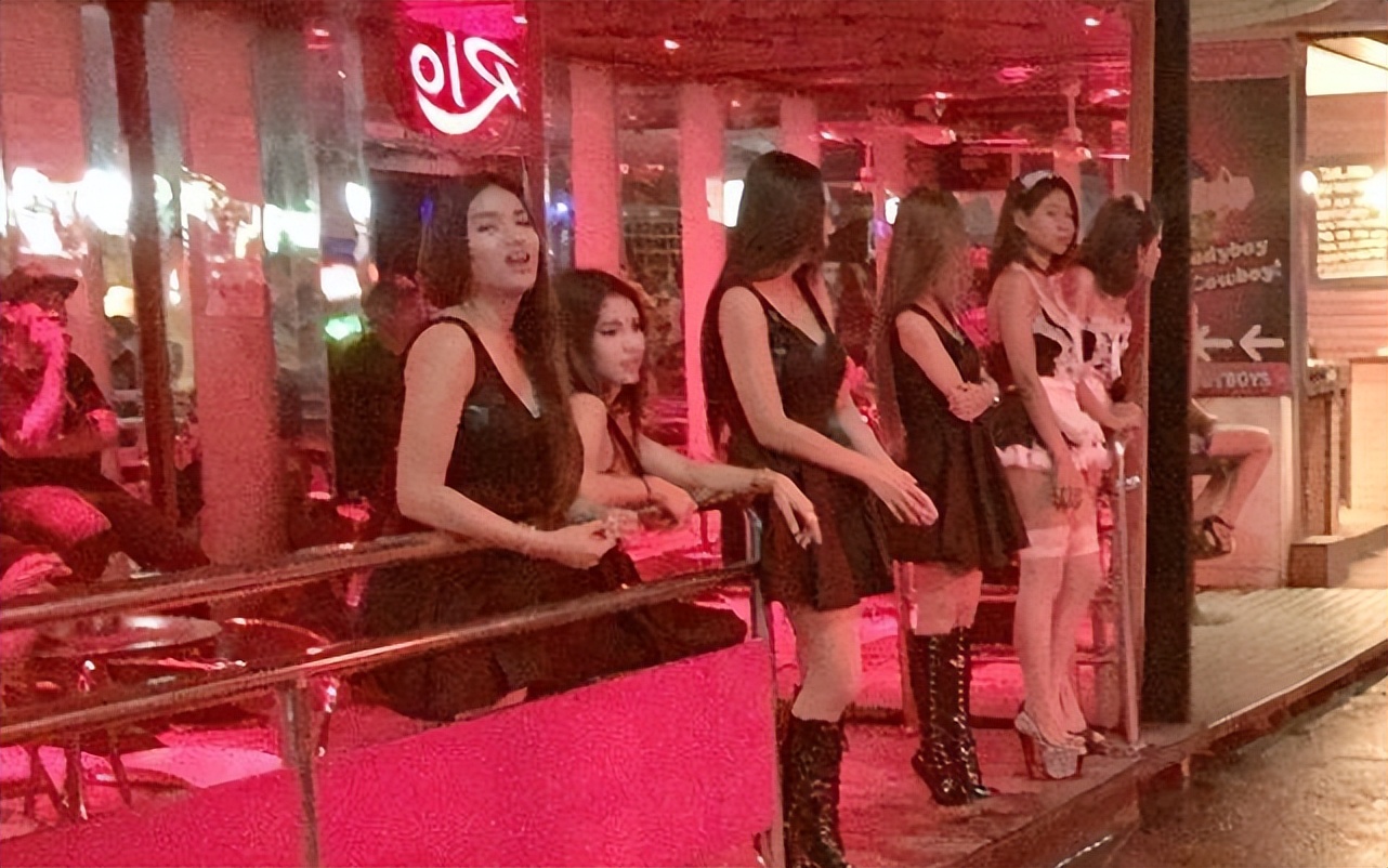 “性从业者”泛滥成灾，依靠桃色产业生存的泰国，如今现况如何？