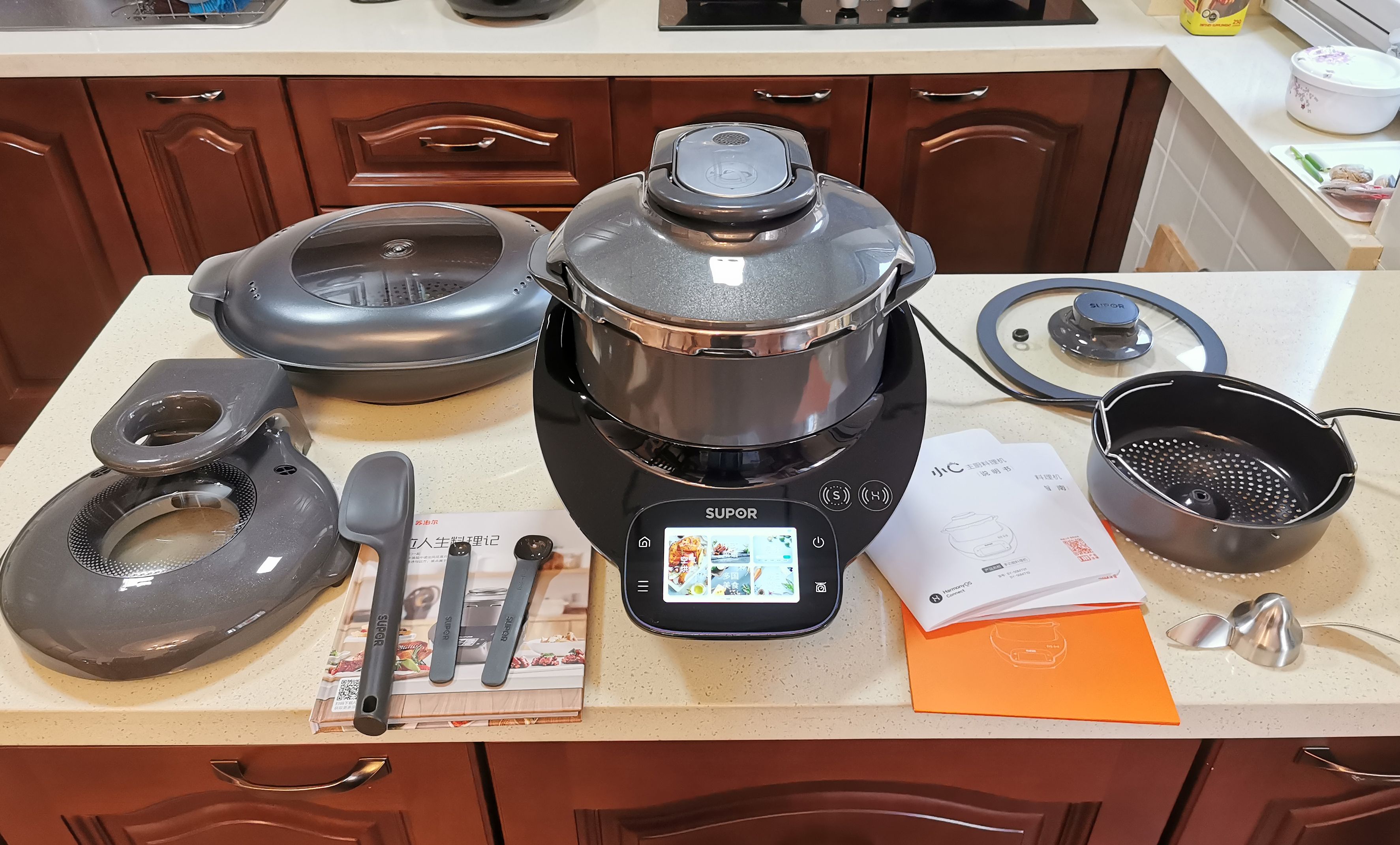 黑科技与顶级大厨交锋,厨房黑科技苏泊尔小c主厨料理机