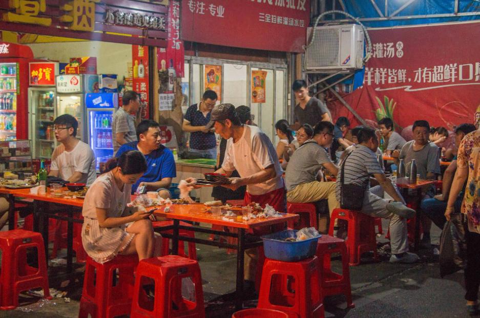 淄博“杀”疯了，挣到口袋里的钱，竟然主动“吐”了出来