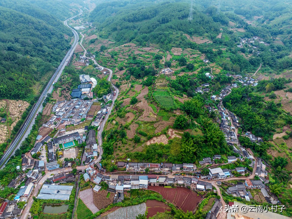 云南古盐井在哪里,诺邓盐井产于哪个地层