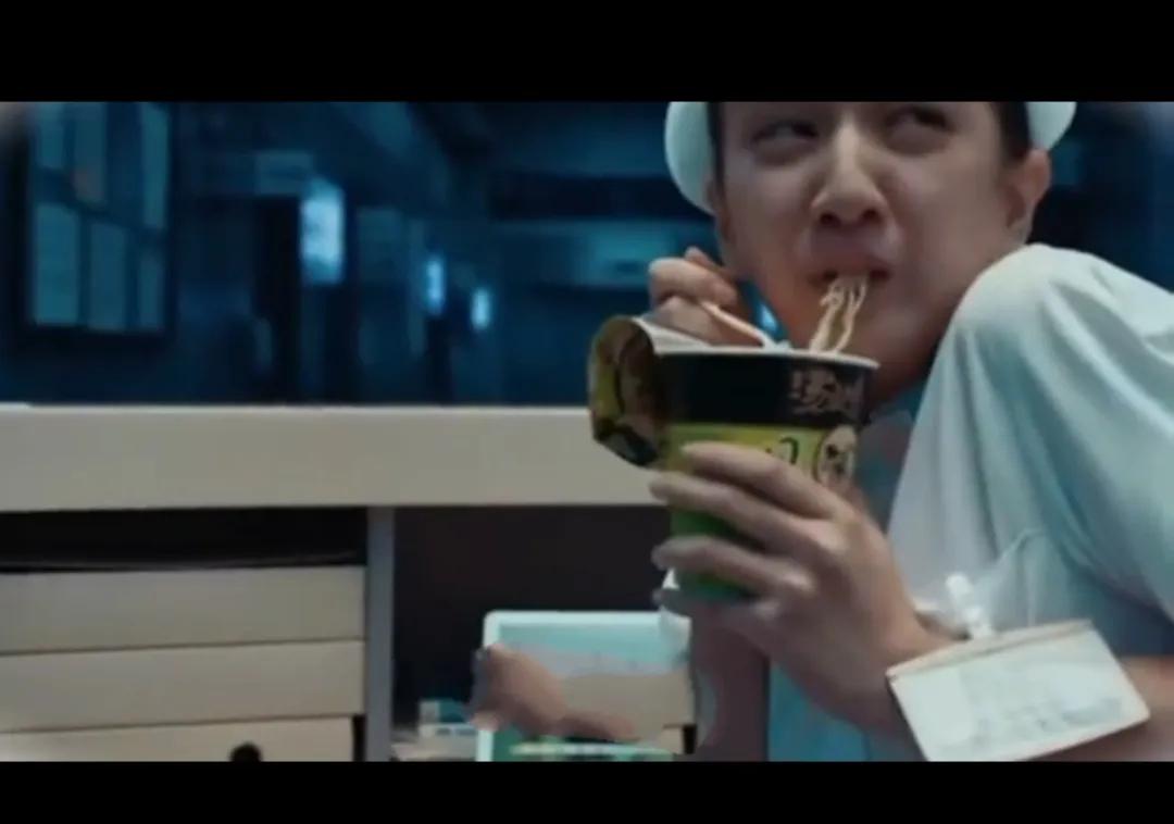 唐探3发导演采访视频,唐探三里植入的广告