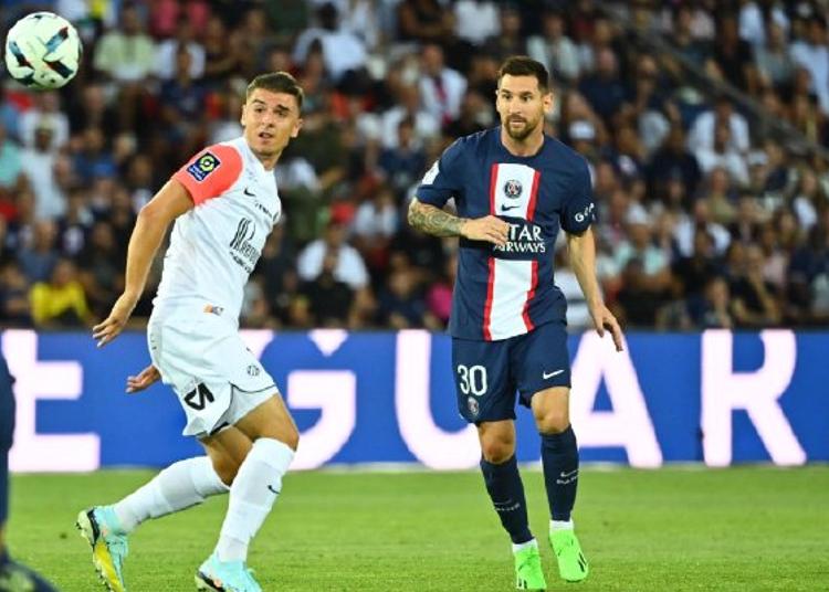 梅西两传球两射,梅西外脚背分球整个进攻被点亮了