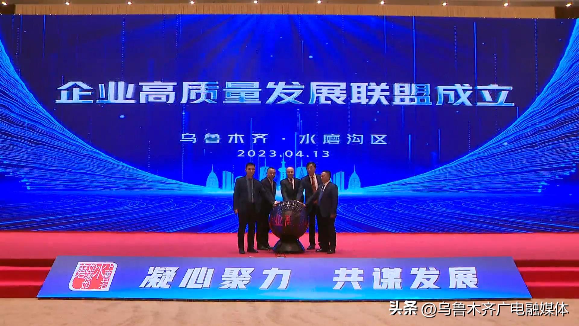 扩大朋友圈壮大客户群,拓展人脉圈子夯实今后的创业之路