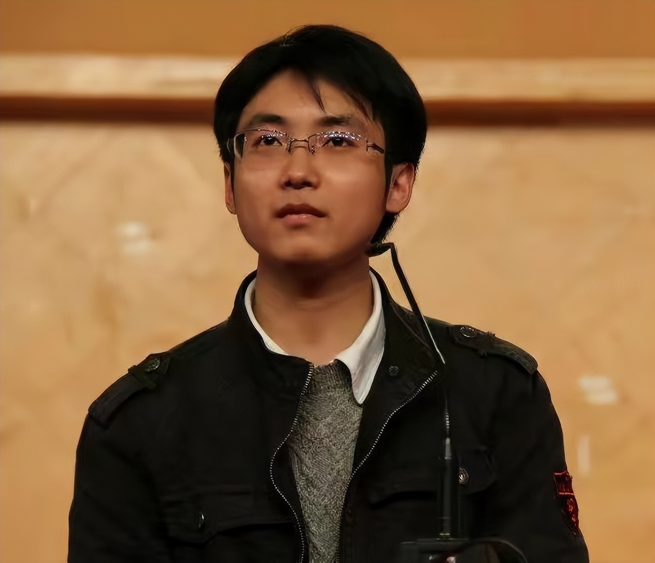 变性人刘婷纹眉毛,变性人刘婷隆胸手术