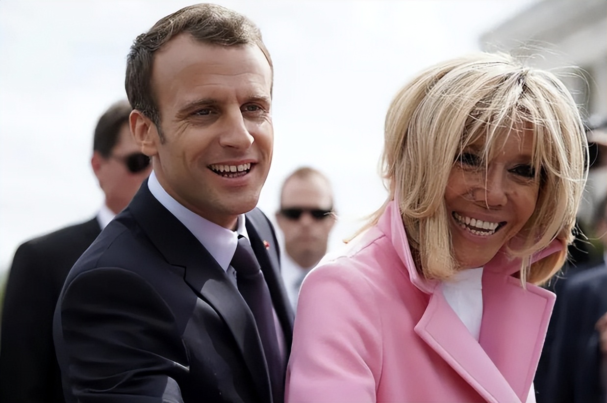 马克龙41岁照片,42岁马克龙和布丽吉特