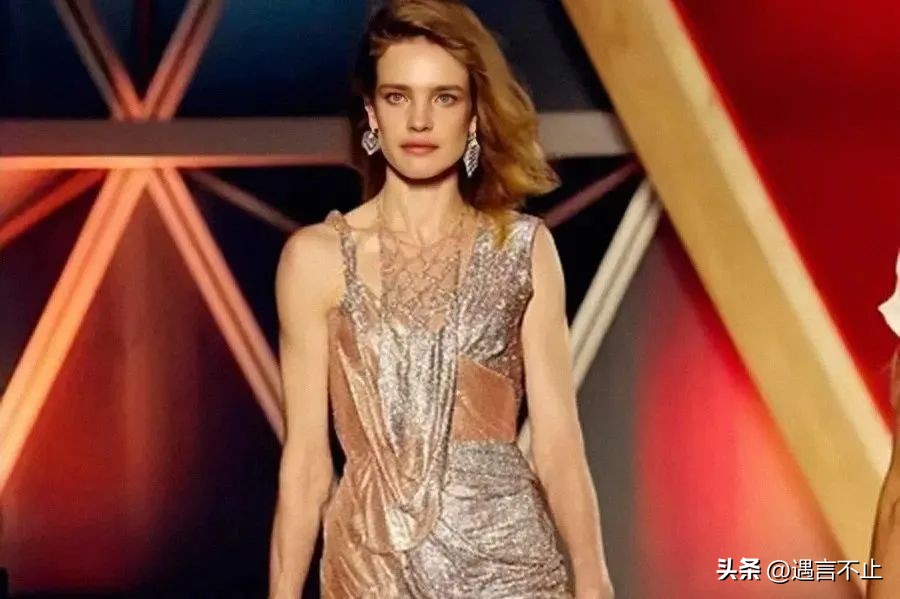 除了美貌，传奇为什么总发生在她身上？