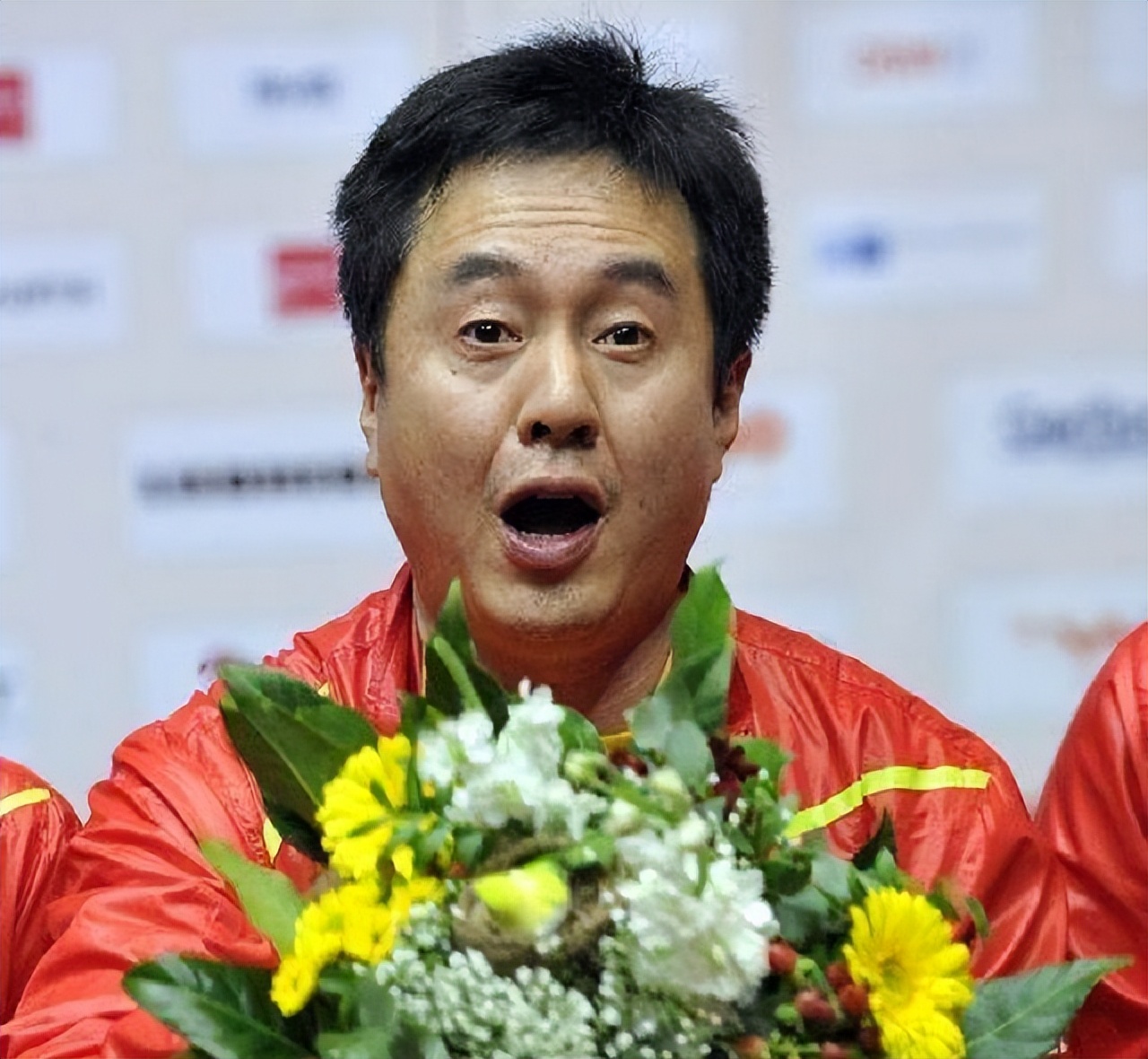 女乒教练施之皓，开除世界冠军郭跃引争议，娶小22岁弟子重回上海