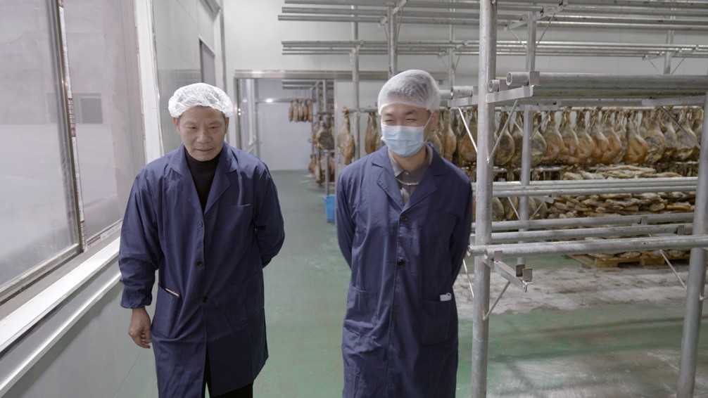 90后小夫妻传承千年火腿工艺，借电商创业带领村民驶入增收路