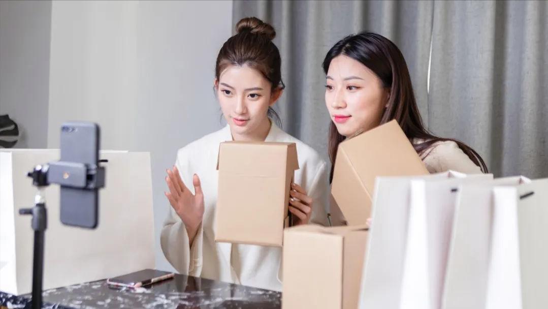 网红经济对大学生消费影响与建议,网红对社会价值观的影响